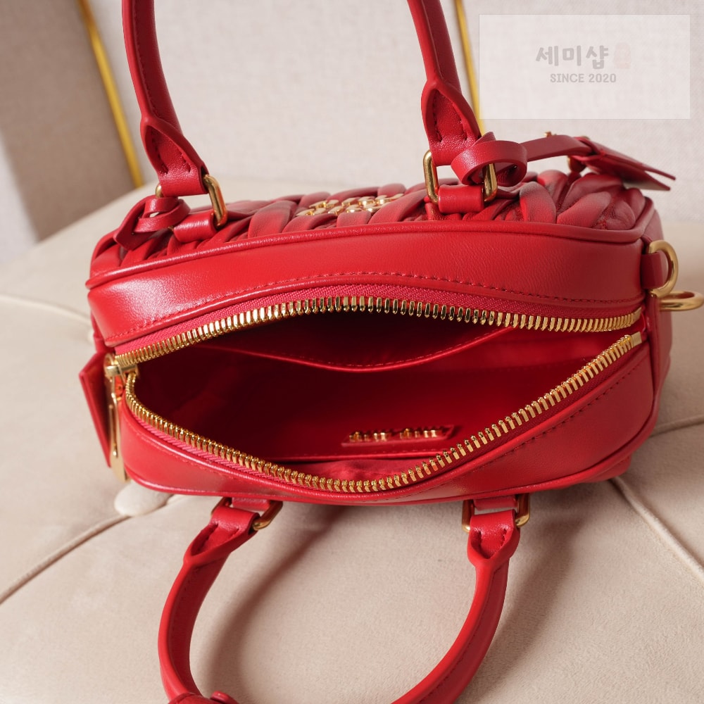 Miu Miu Miu Miu Matelasse Nappa Leather Bag 6번 이미지
