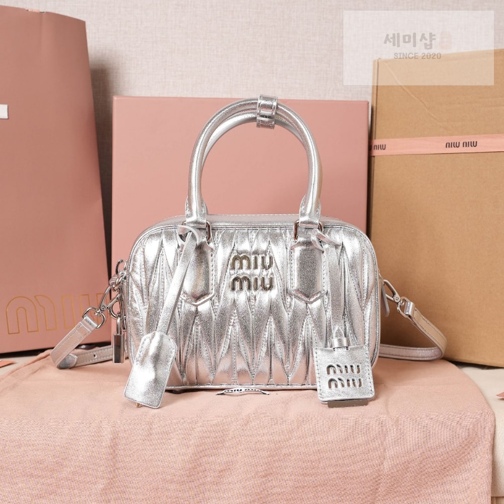 Miu Miu Miu Miu Matelasse Nappa Leather Bag 1번 이미지