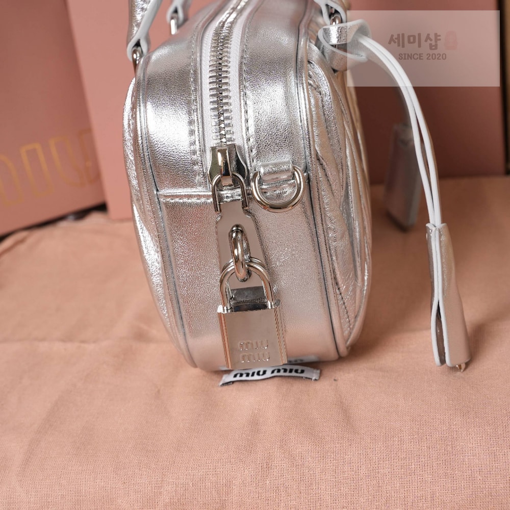 Miu Miu Miu Miu Matelasse Nappa Leather Bag 6번 이미지