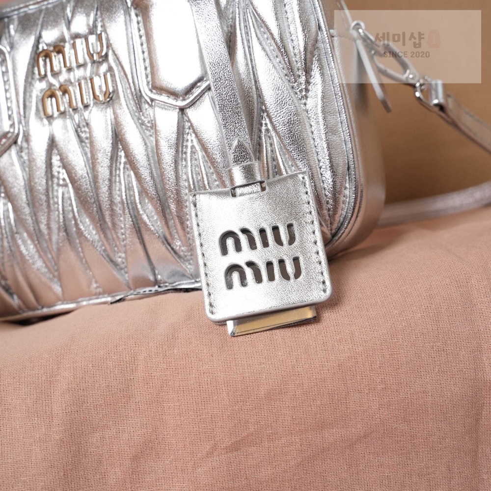 Miu Miu Miu Miu Matelasse Nappa Leather Bag 7번 이미지