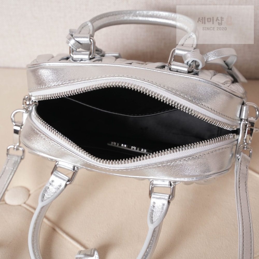 Miu Miu Miu Miu Matelasse Nappa Leather Bag 8번 이미지