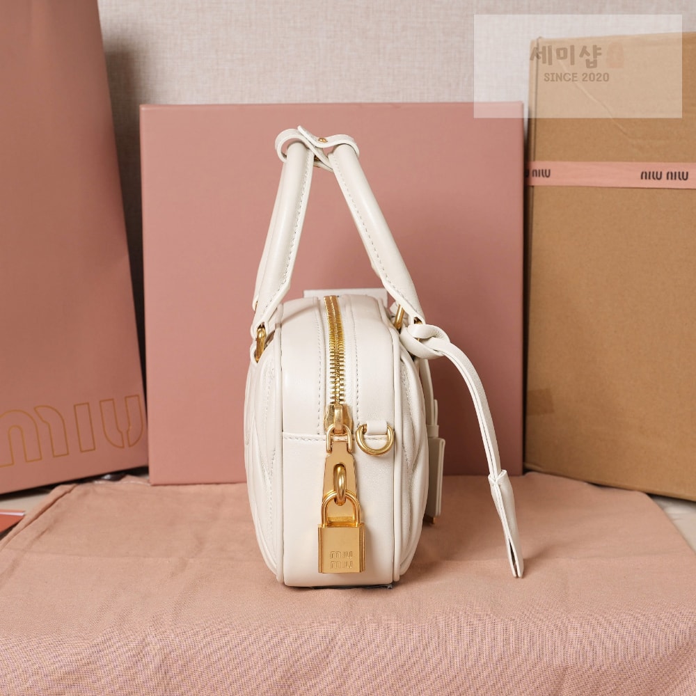Miu Miu Miu Miu Matelasse Nappa Leather Bag 8번 이미지
