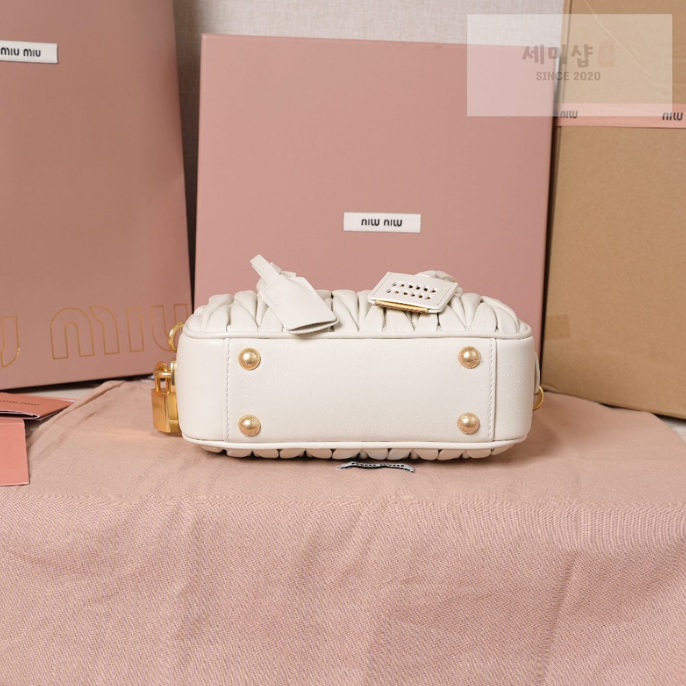 Miu Miu Miu Miu Matelasse Nappa Leather Bag 3번 이미지