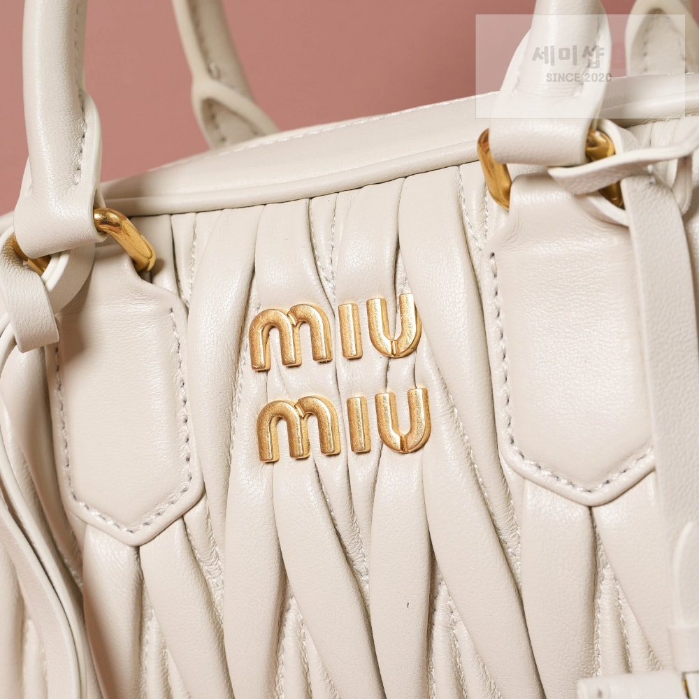 Miu Miu Miu Miu Matelasse Nappa Leather Bag 4번 이미지
