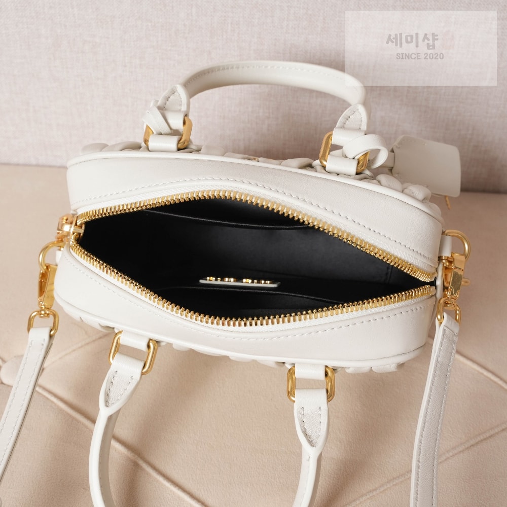 Miu Miu Miu Miu Matelasse Nappa Leather Bag 7번 이미지