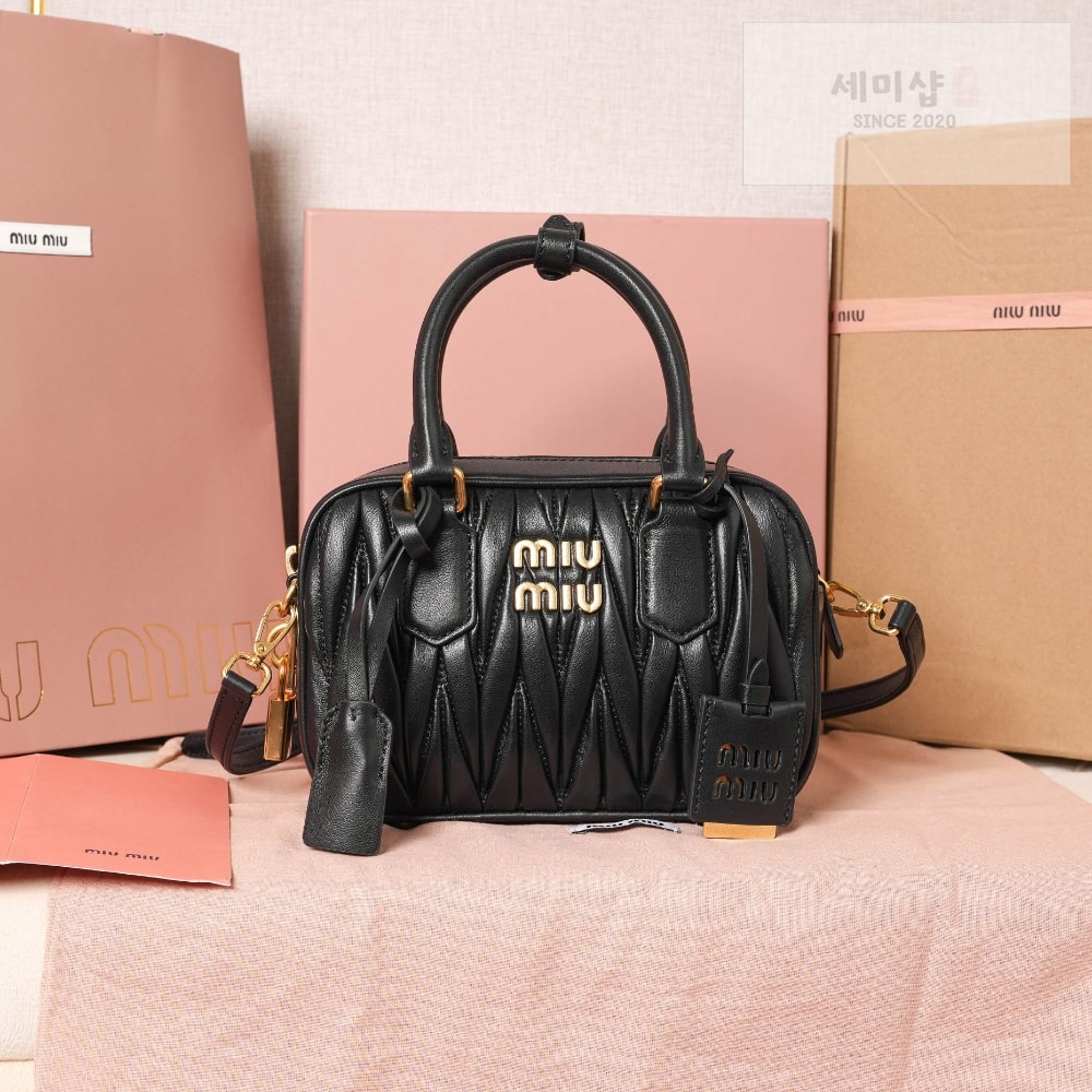 Miu Miu Miu Miu Matelasse Nappa Leather Bag 6번 이미지