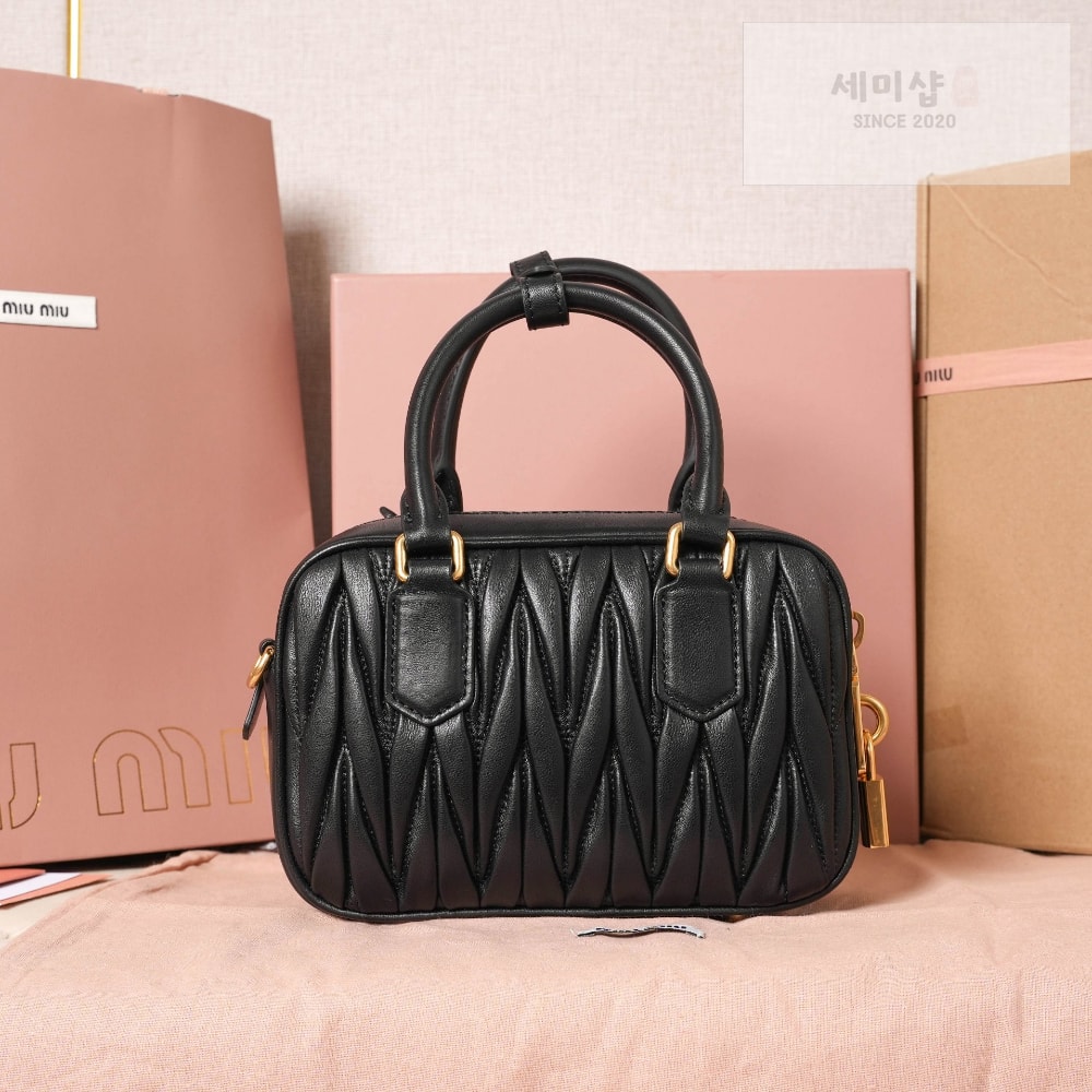 Miu Miu Miu Miu Matelasse Nappa Leather Bag 1번 이미지