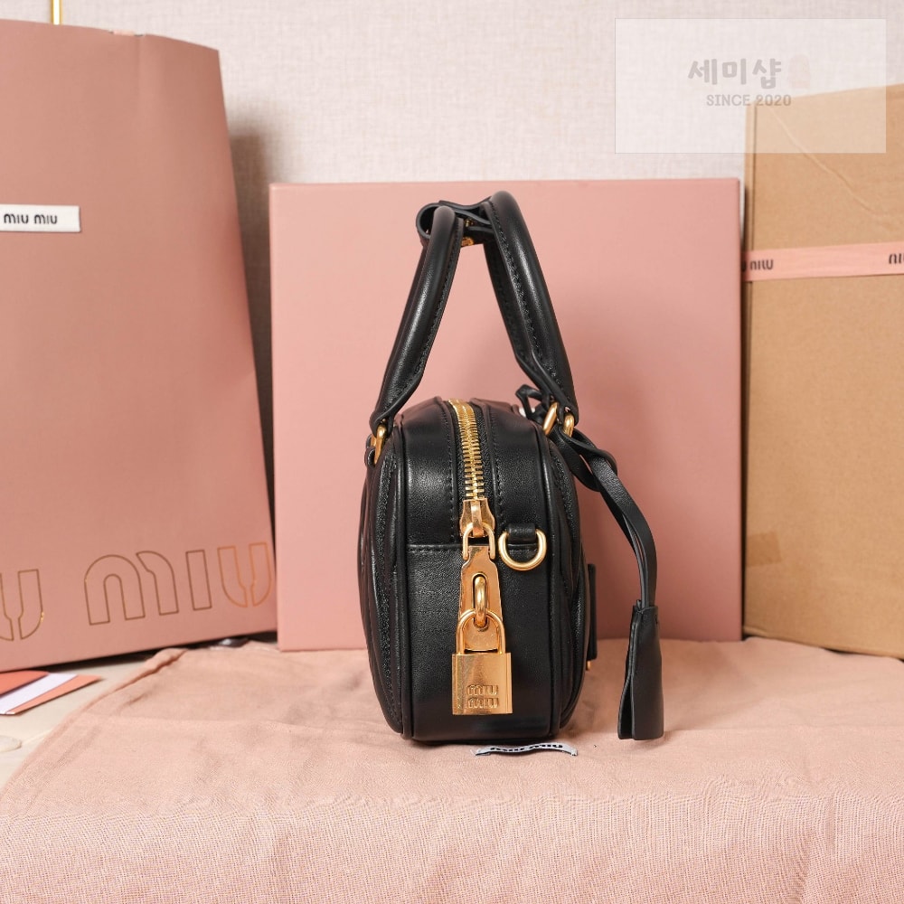 Miu Miu Miu Miu Matelasse Nappa Leather Bag 2번 이미지