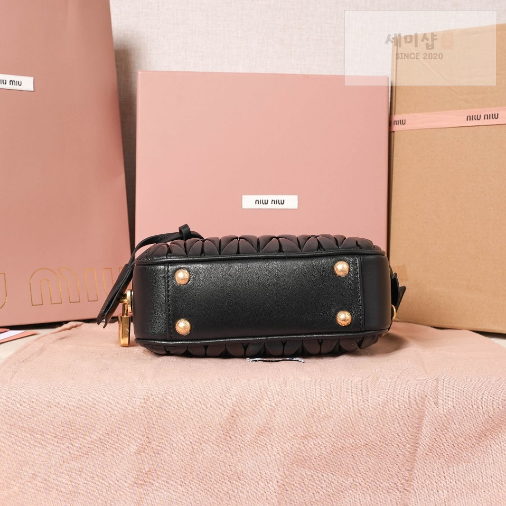 Miu Miu Miu Miu Matelasse Nappa Leather Bag 8번 이미지