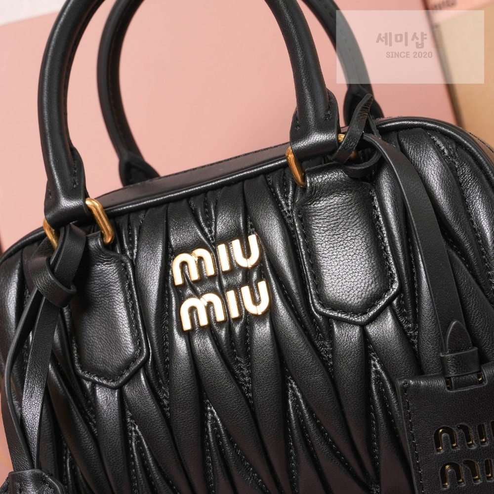 Miu Miu Miu Miu Matelasse Nappa Leather Bag 3번 이미지