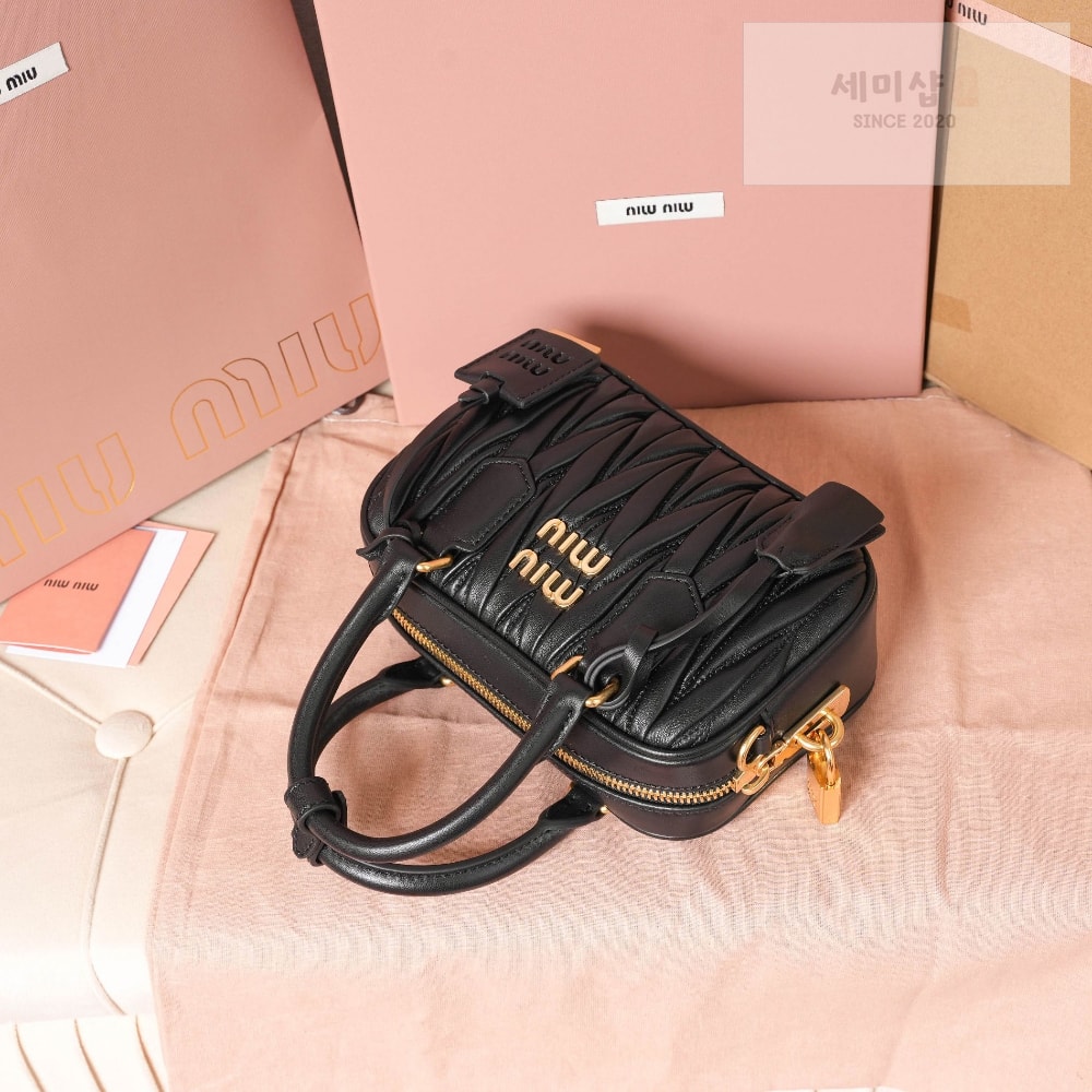 Miu Miu Miu Miu Matelasse Nappa Leather Bag 7번 이미지