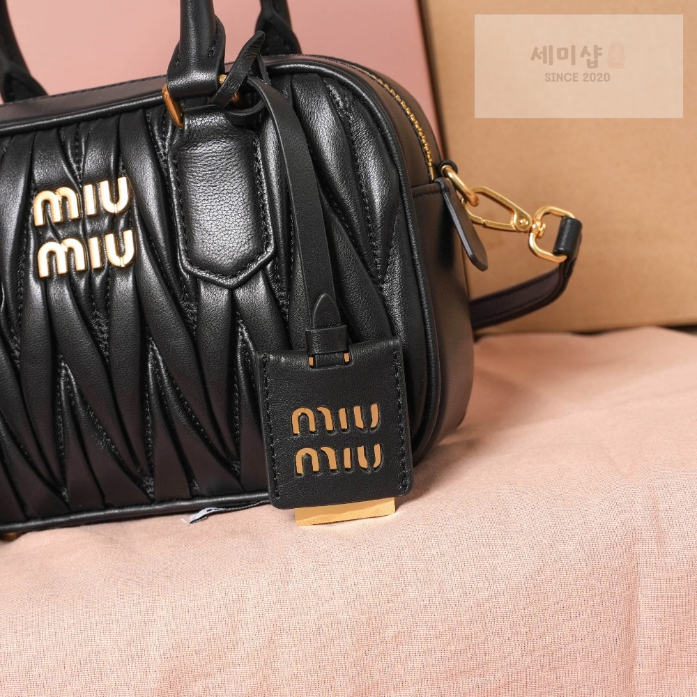 Miu Miu Miu Miu Matelasse Nappa Leather Bag 4번 이미지