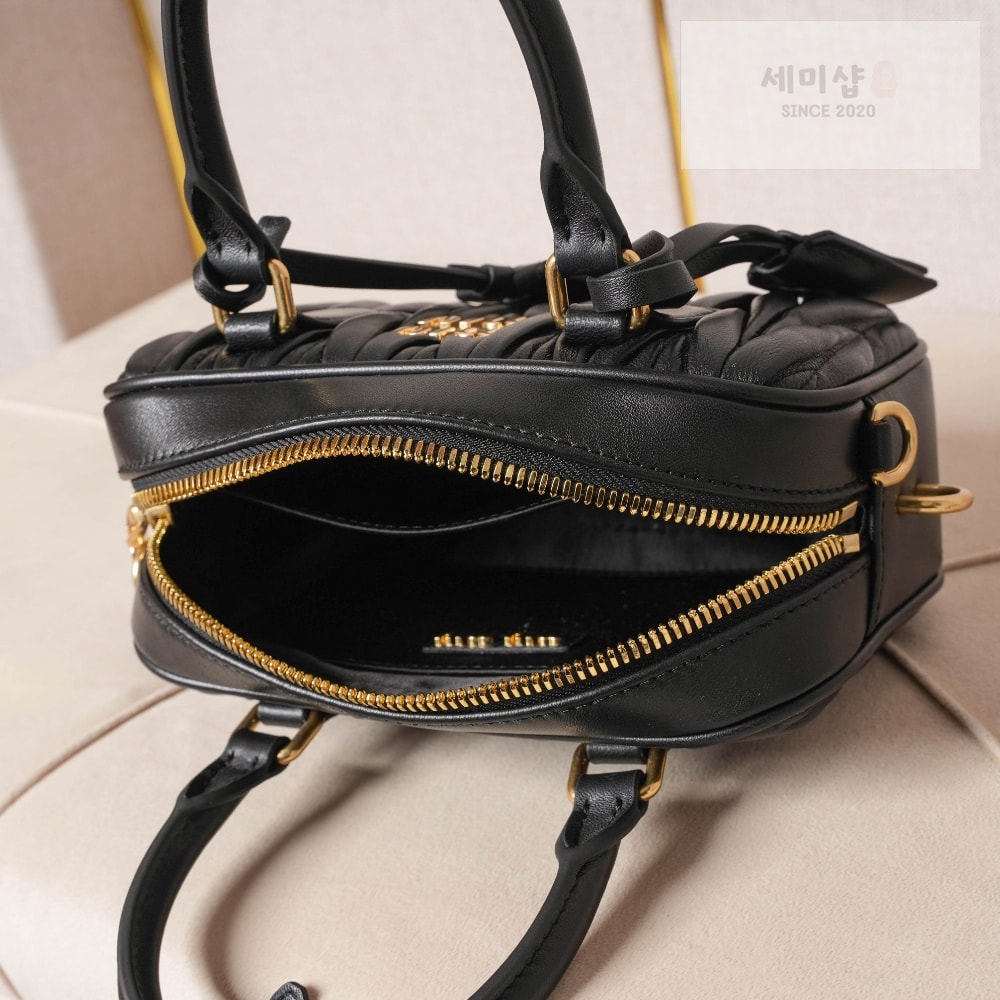 Miu Miu Miu Miu Matelasse Nappa Leather Bag 5번 이미지