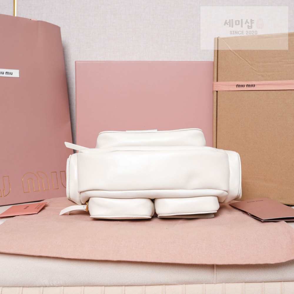 Miu Miu Miu Miu Nappa Leather Pocket Bag 3번 이미지