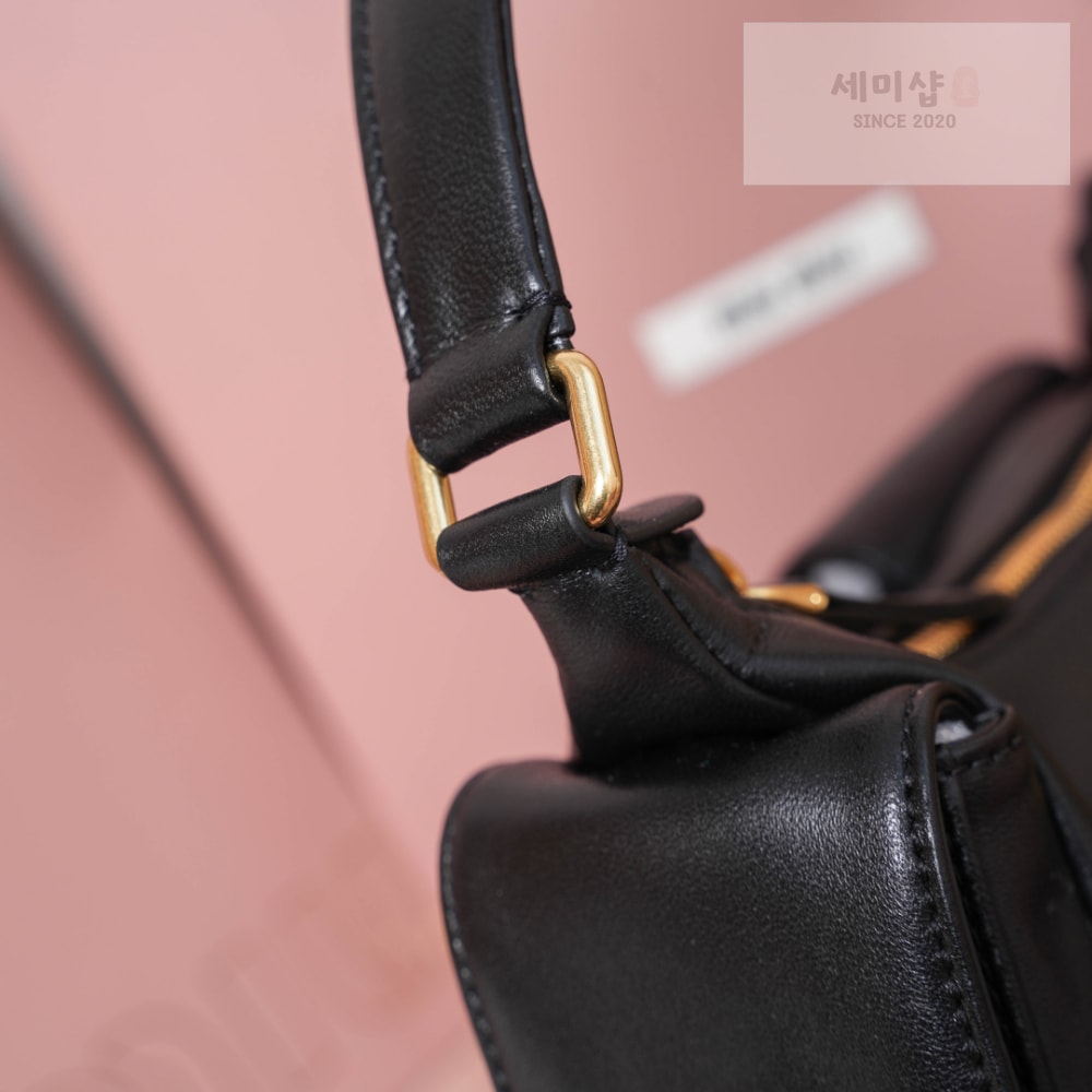 Miu Miu Miu Miu Nappa Leather Pocket Bag 5번 이미지