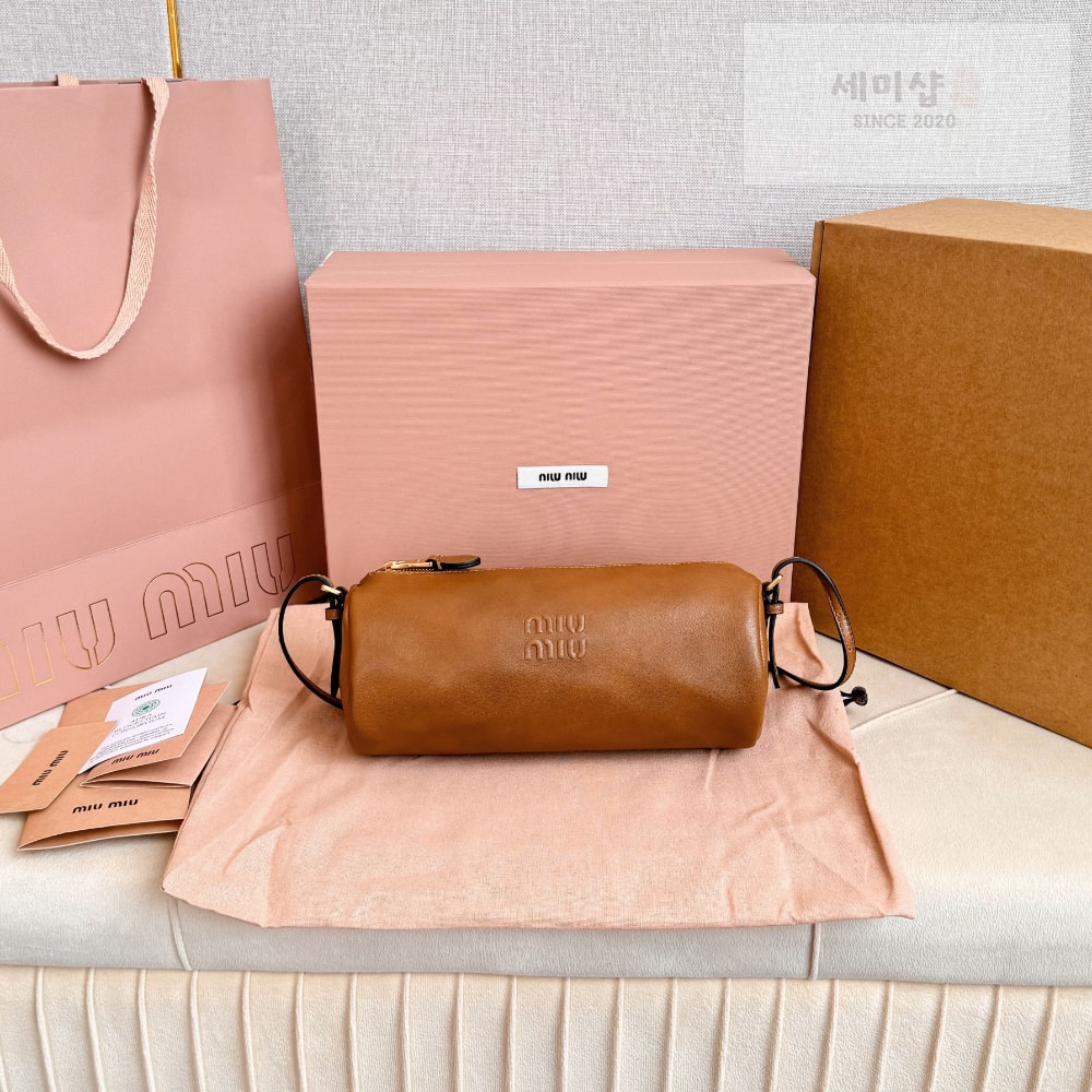 Miu Miu Miu Miu Nappa Leather Pouch Bag 1번 이미지