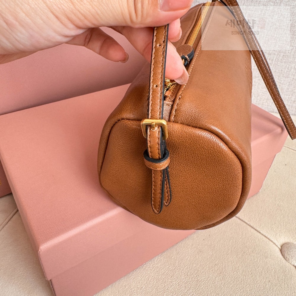 Miu Miu Miu Miu Nappa Leather Pouch Bag 4번 이미지