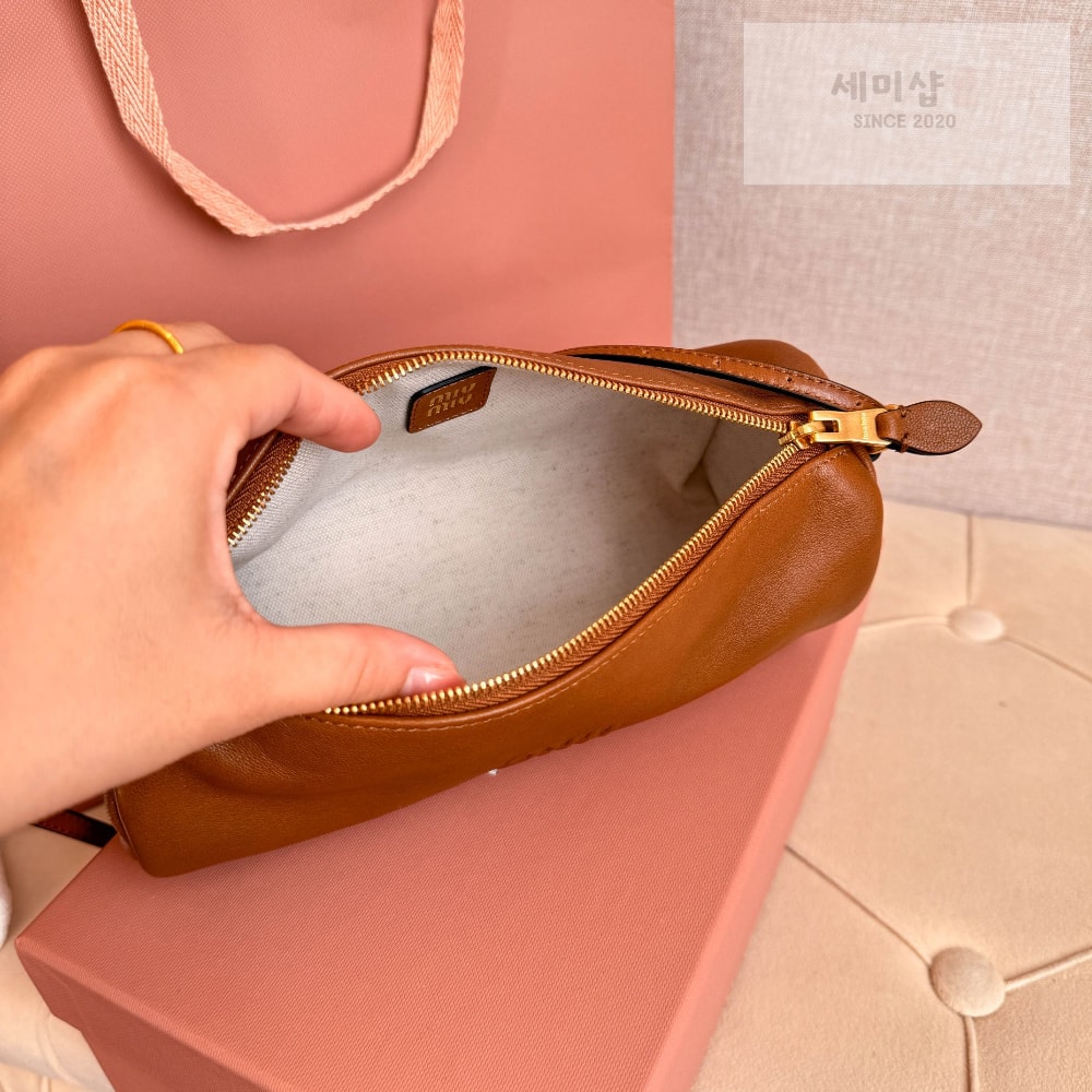 Miu Miu Miu Miu Nappa Leather Pouch Bag 6번 이미지