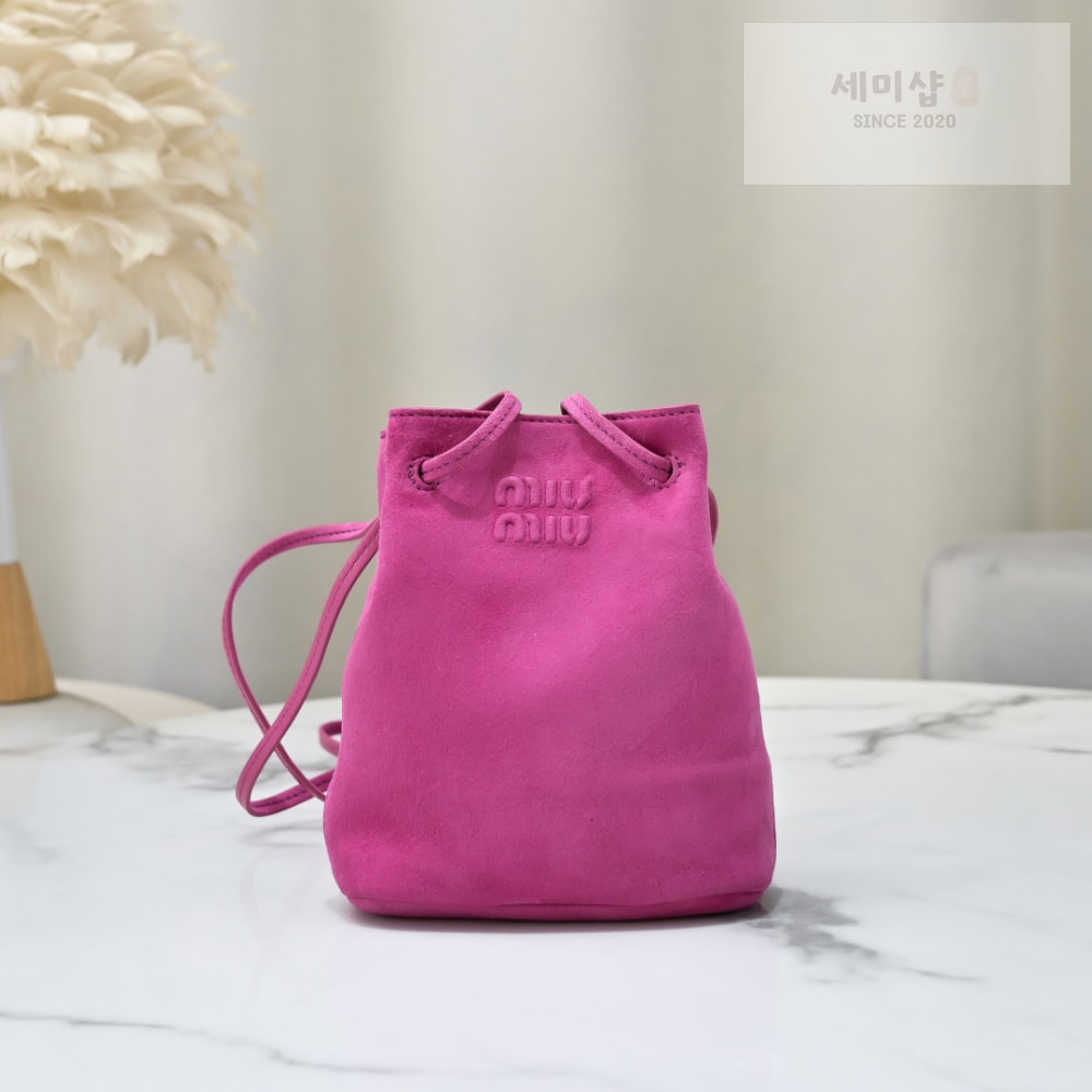 Miu Miu Miu Miu Suede Pouch Bag 1번 이미지