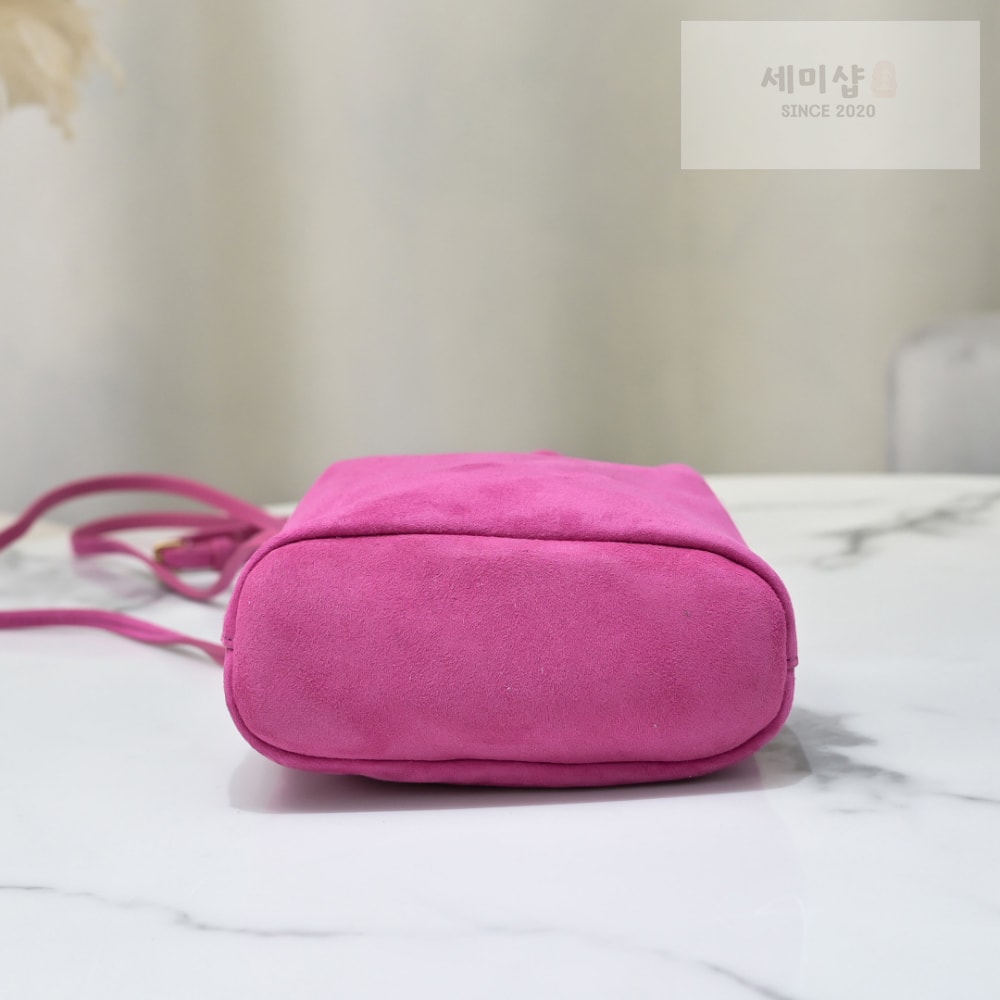 Miu Miu Miu Miu Suede Pouch Bag 4번 이미지