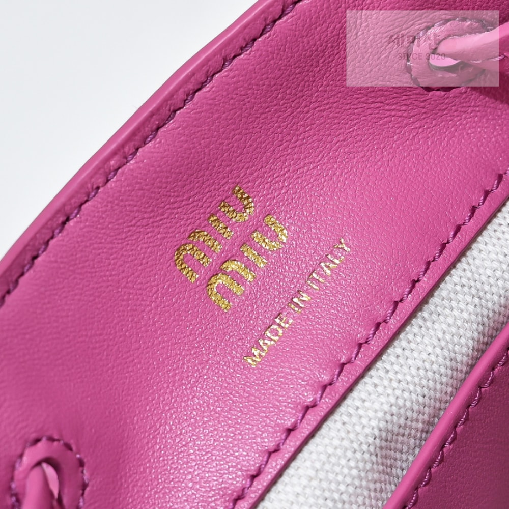Miu Miu Miu Miu Suede Pouch Bag 9번 이미지