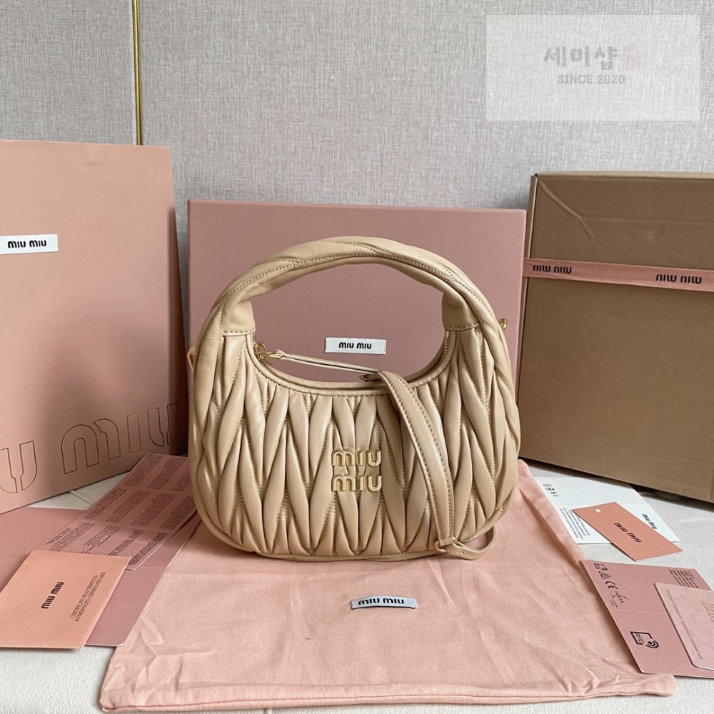 Miu Miu Miu Miu Wander Matelasse Nappa Leather Hobo Bag 1번 이미지