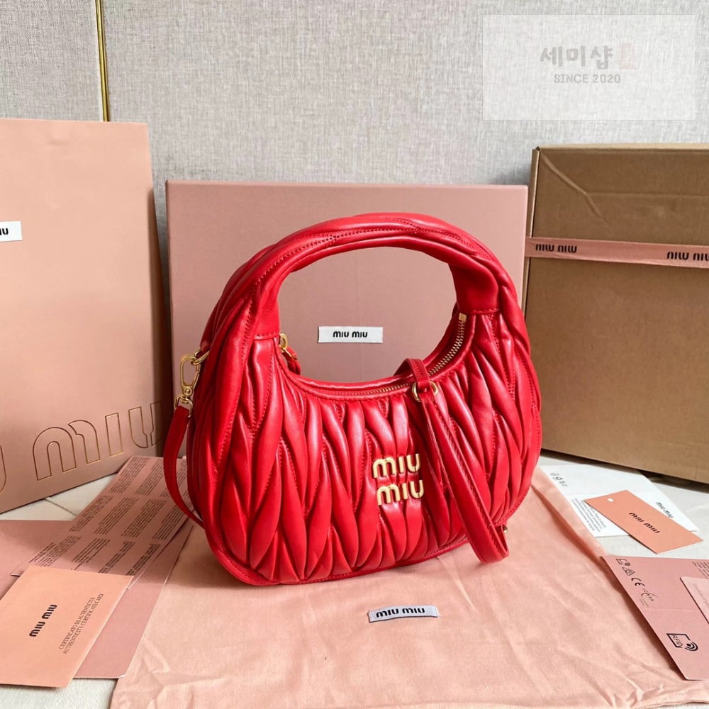 Miu Miu Miu Miu Wander Matelasse Nappa Leather Hobo Bag 7번 이미지