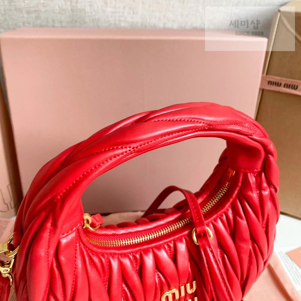 Miu Miu Miu Miu Wander Matelasse Nappa Leather Hobo Bag 5번 이미지