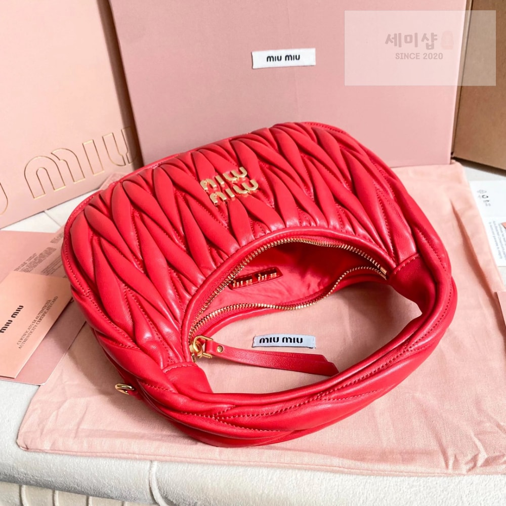 Miu Miu Miu Miu Wander Matelasse Nappa Leather Hobo Bag 6번 이미지