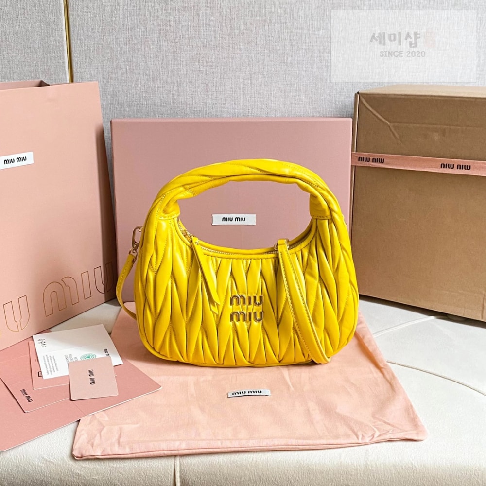 Miu Miu Miu Miu Wander Matelasse Nappa Leather Hobo Bag 1번 이미지