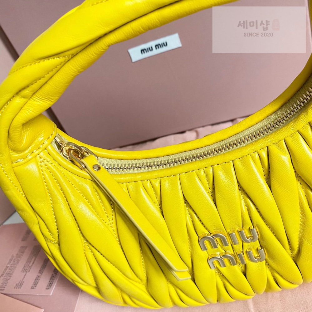 Miu Miu Miu Miu Wander Matelasse Nappa Leather Hobo Bag 5번 이미지