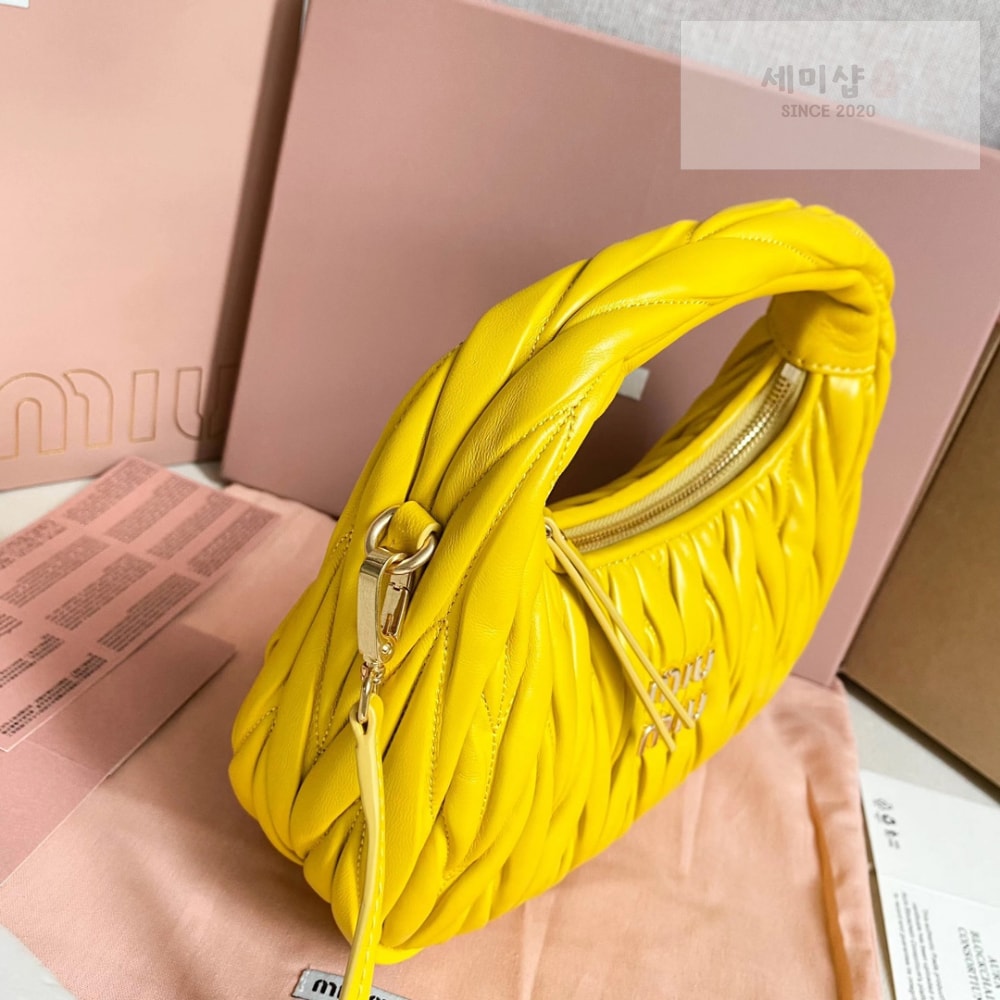 Miu Miu Miu Miu Wander Matelasse Nappa Leather Hobo Bag 7번 이미지