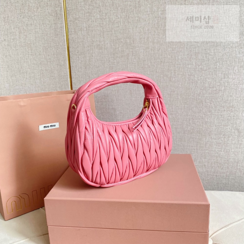 Miu Miu Miu Miu Wander Matelasse Nappa Leather Hobo Bag 7번 이미지