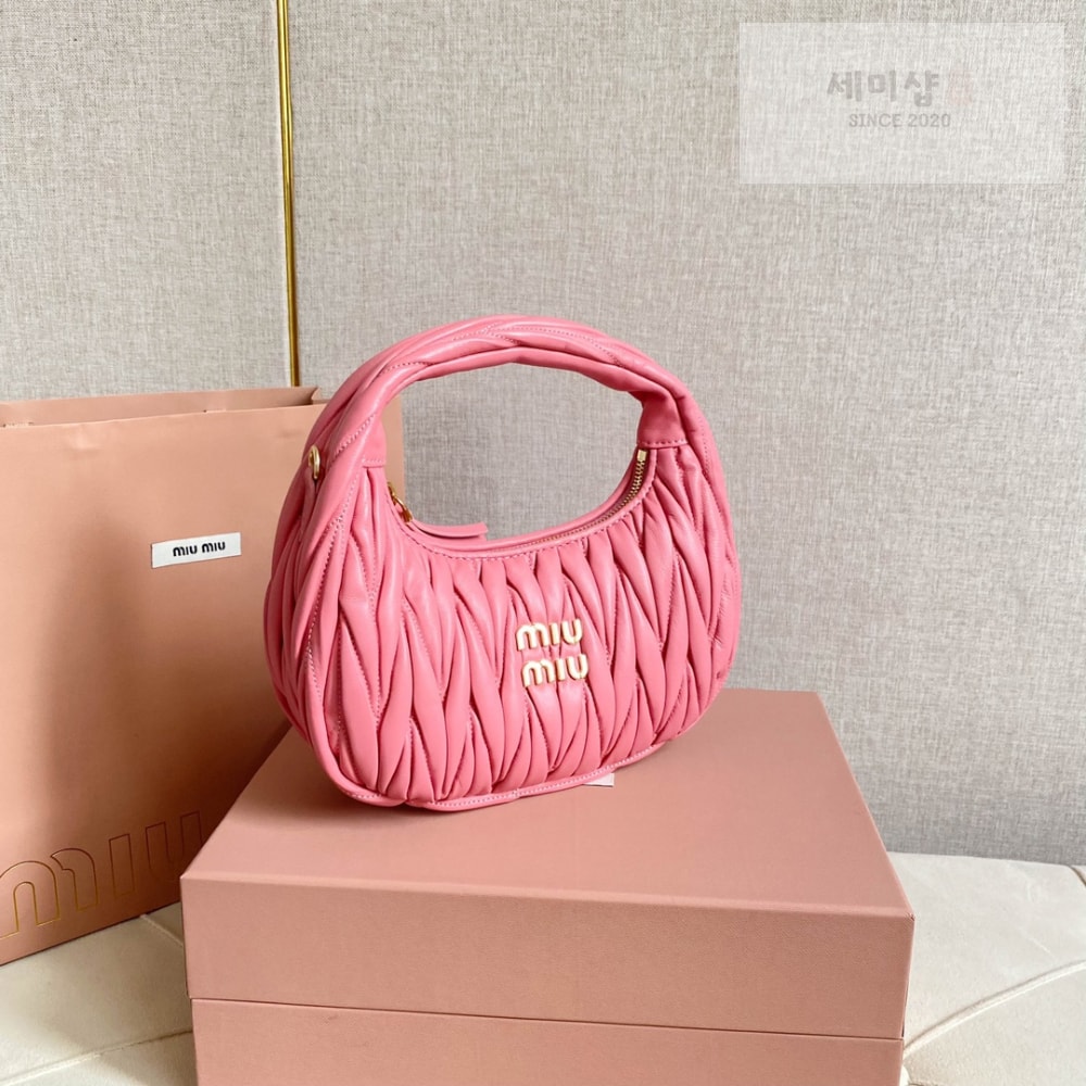 Miu Miu Miu Miu Wander Matelasse Nappa Leather Hobo Bag 2번 이미지