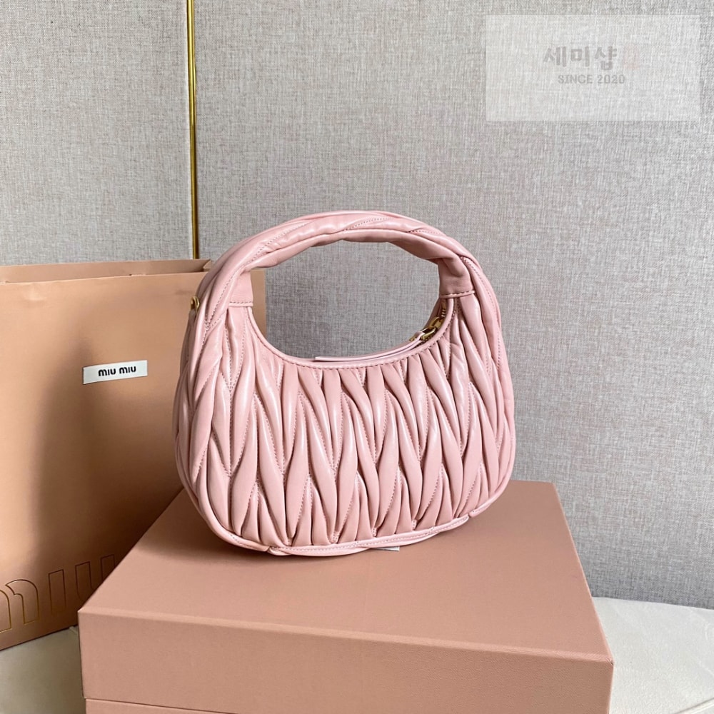 Miu Miu Miu Miu Wander Matelasse Nappa Leather Hobo Bag 1번 이미지