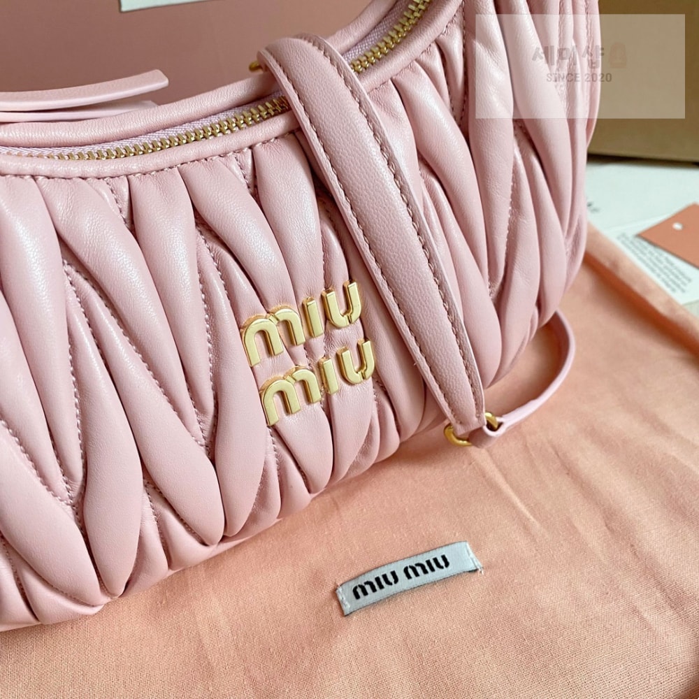 Miu Miu Miu Miu Wander Matelasse Nappa Leather Hobo Bag 4번 이미지