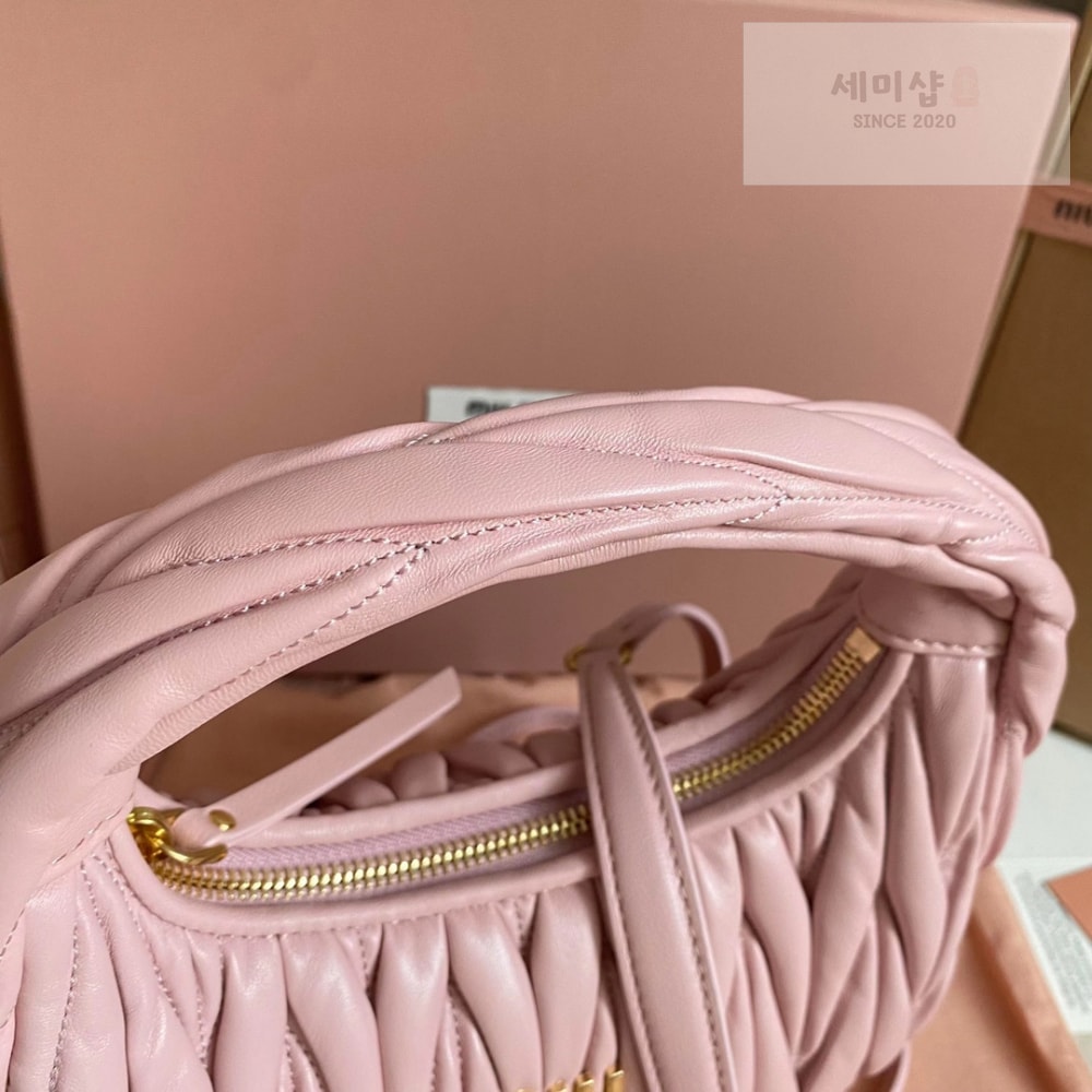 Miu Miu Miu Miu Wander Matelasse Nappa Leather Hobo Bag 5번 이미지