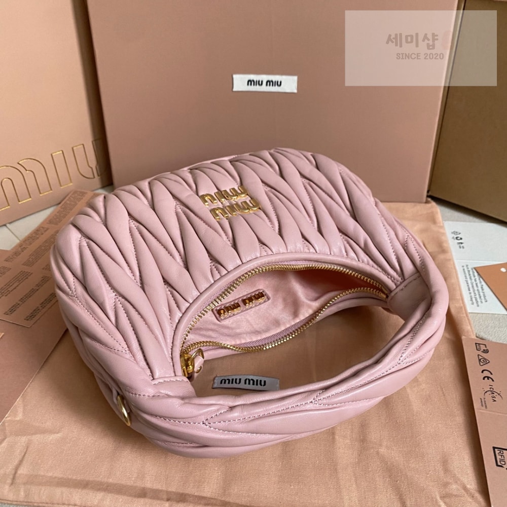 Miu Miu Miu Miu Wander Matelasse Nappa Leather Hobo Bag 6번 이미지