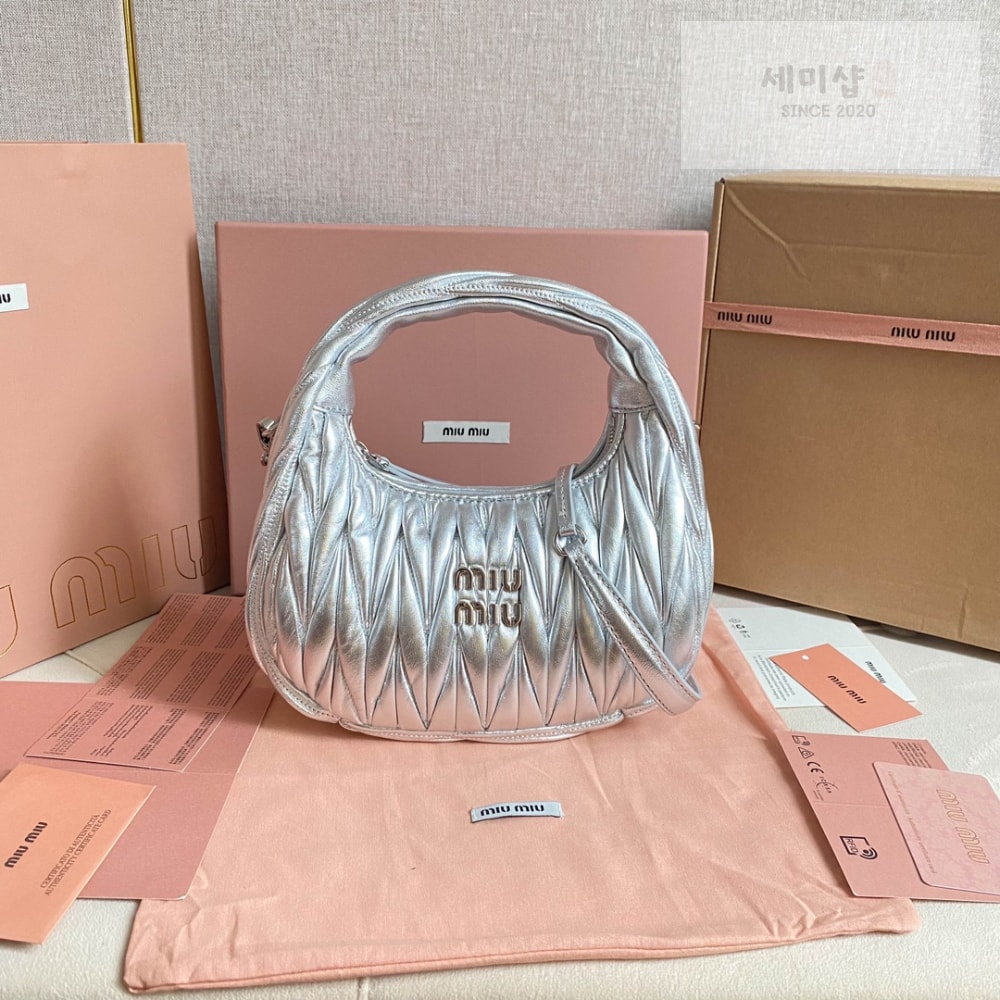 Miu Miu Miu Miu Wander Matelasse Nappa Leather Hobo Bag 7번 이미지