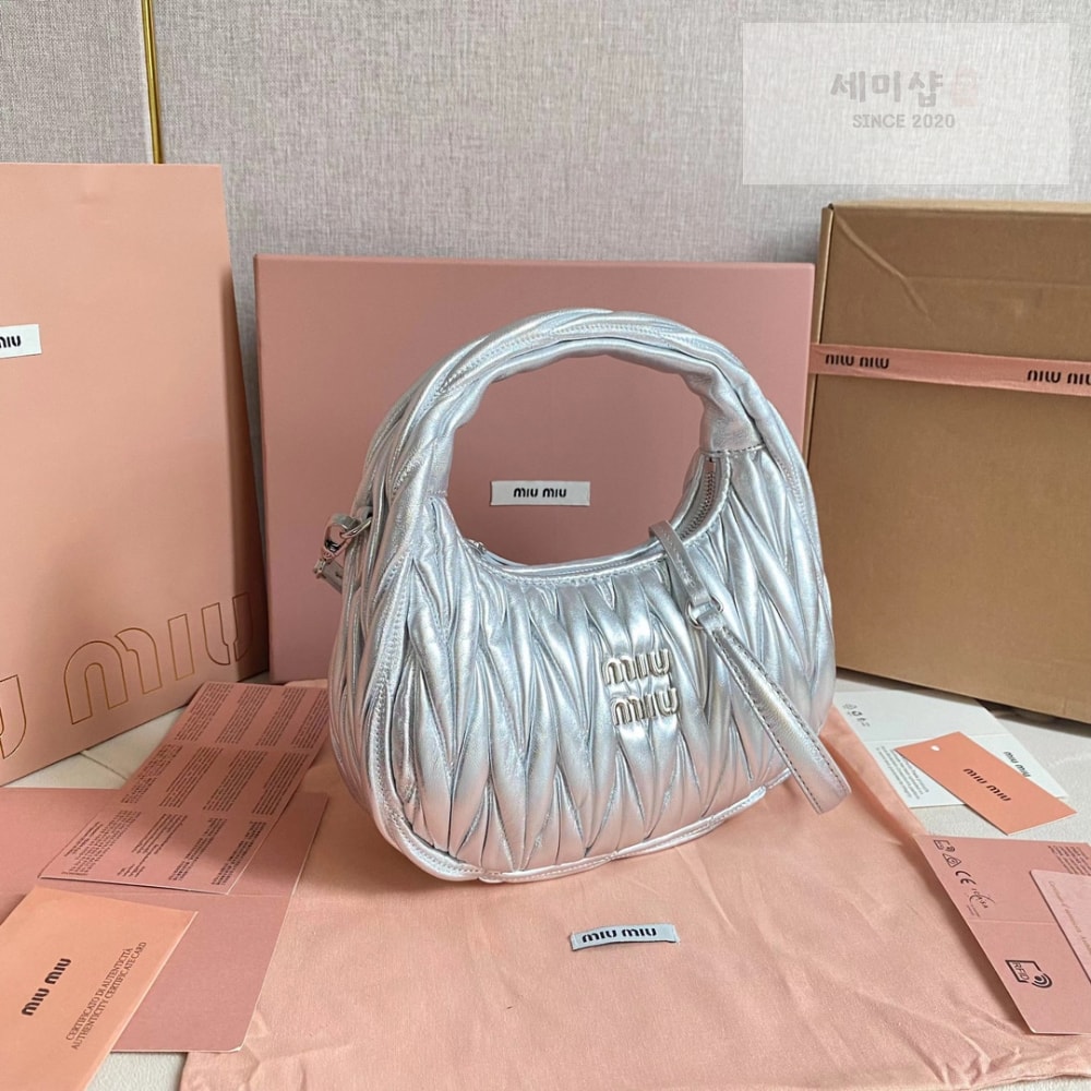 Miu Miu Miu Miu Wander Matelasse Nappa Leather Hobo Bag 6번 이미지