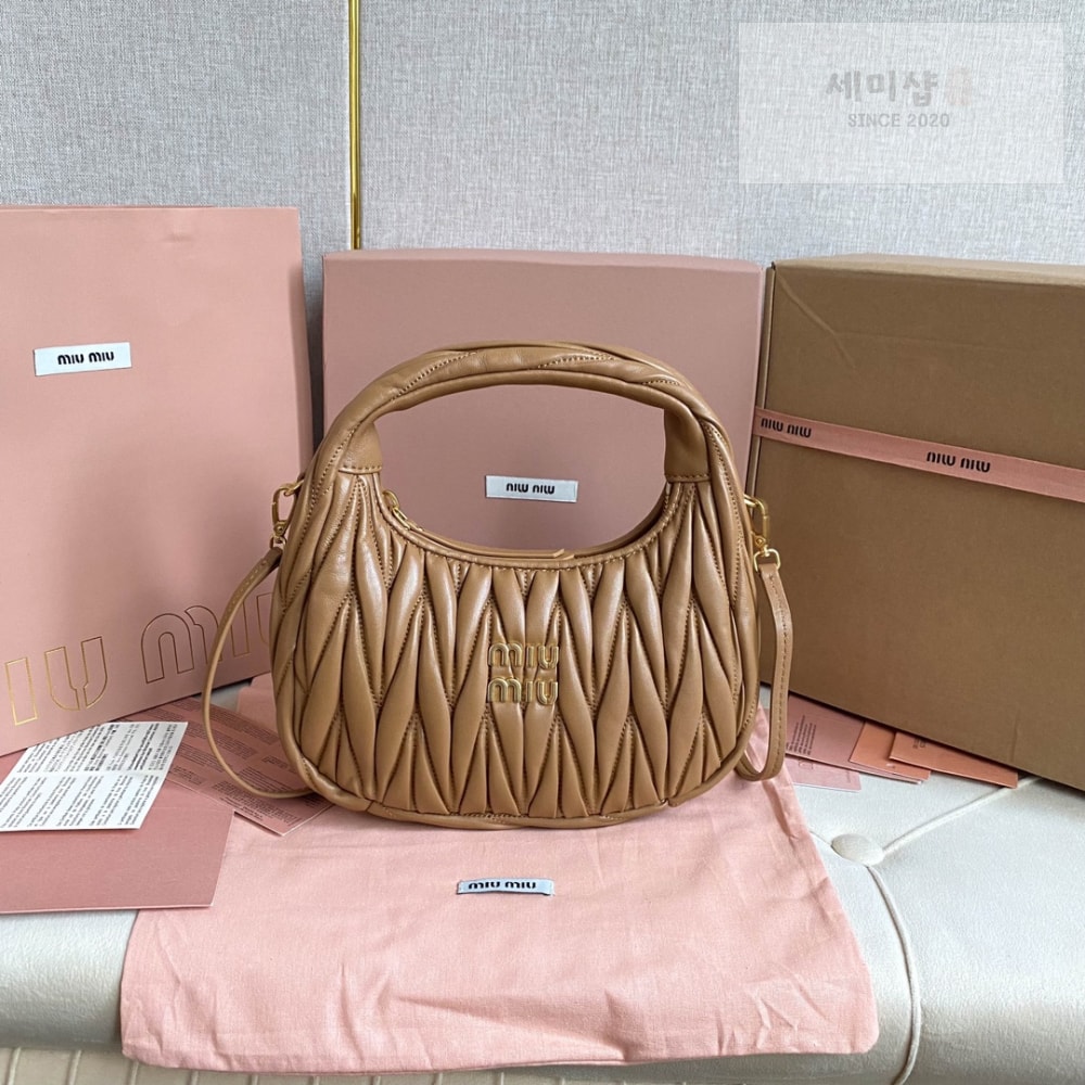 Miu Miu Miu Miu Wander Matelasse Nappa Leather Hobo Bag 1번 이미지