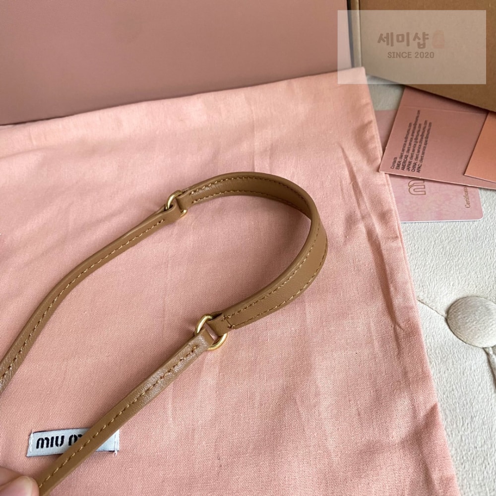 Miu Miu Miu Miu Wander Matelasse Nappa Leather Hobo Bag 6번 이미지