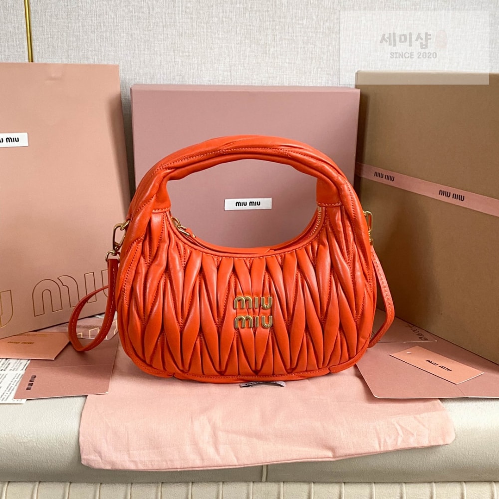Miu Miu Miu Miu Wander Matelasse Nappa Leather Hobo Bag 1번 이미지