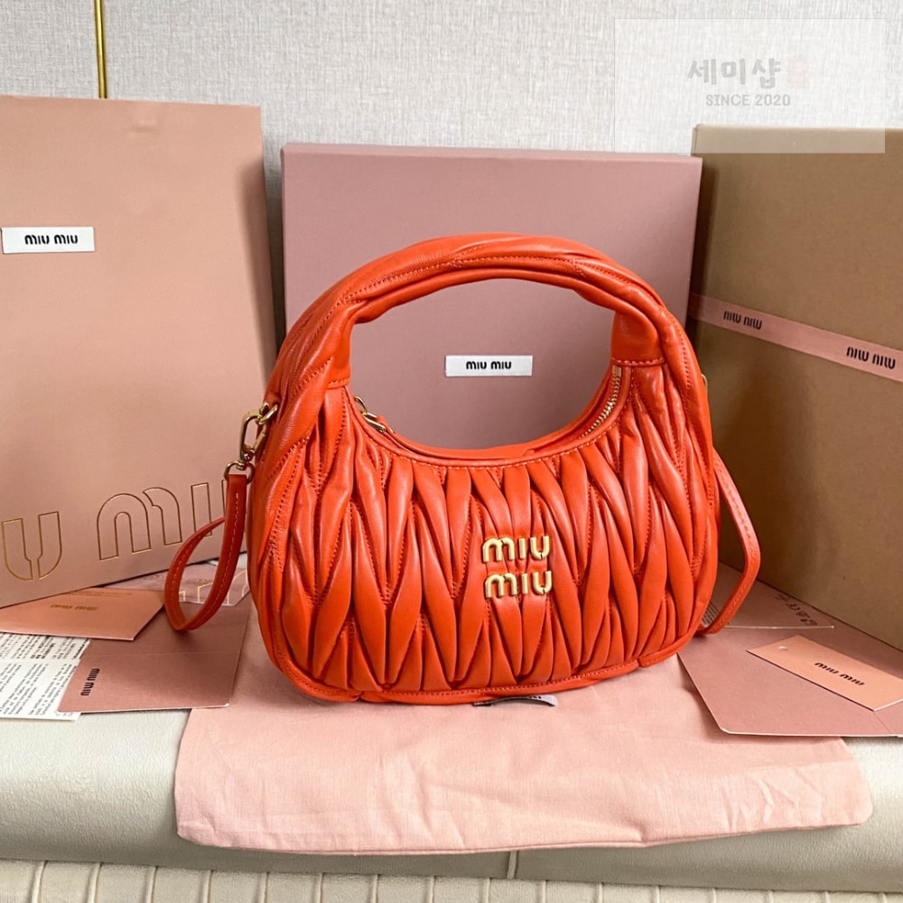Miu Miu Miu Miu Wander Matelasse Nappa Leather Hobo Bag 2번 이미지