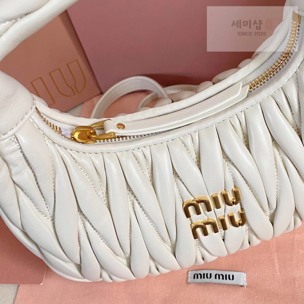 Miu Miu Miu Miu Wander Matelasse Nappa Leather Hobo Bag 4번 이미지