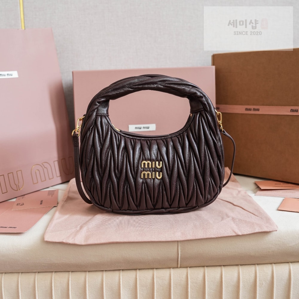 Miu Miu Miu Miu Wander Matelasse Nappa Leather Hobo Bag 7번 이미지