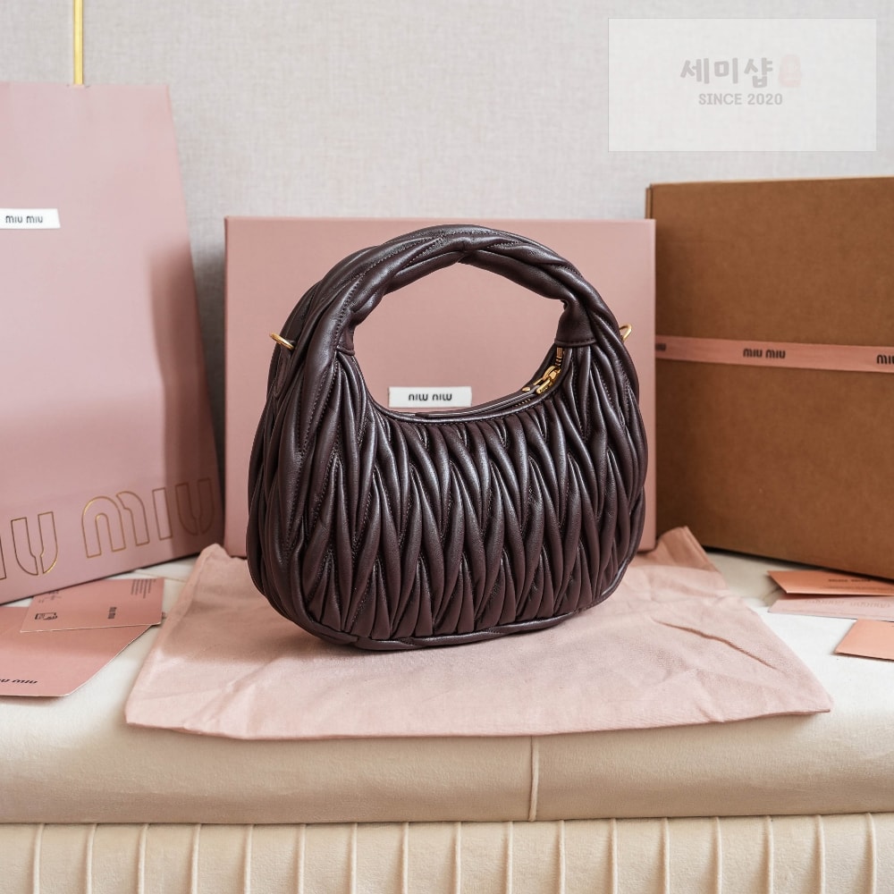 Miu Miu Miu Miu Wander Matelasse Nappa Leather Hobo Bag 1번 이미지