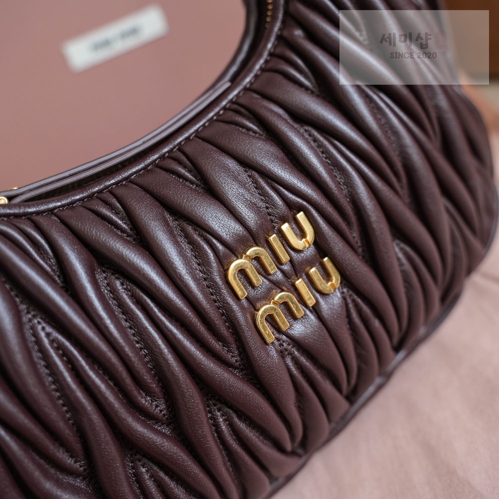 Miu Miu Miu Miu Wander Matelasse Nappa Leather Hobo Bag 6번 이미지