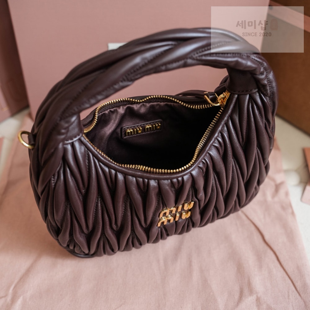 Miu Miu Miu Miu Wander Matelasse Nappa Leather Hobo Bag 5번 이미지