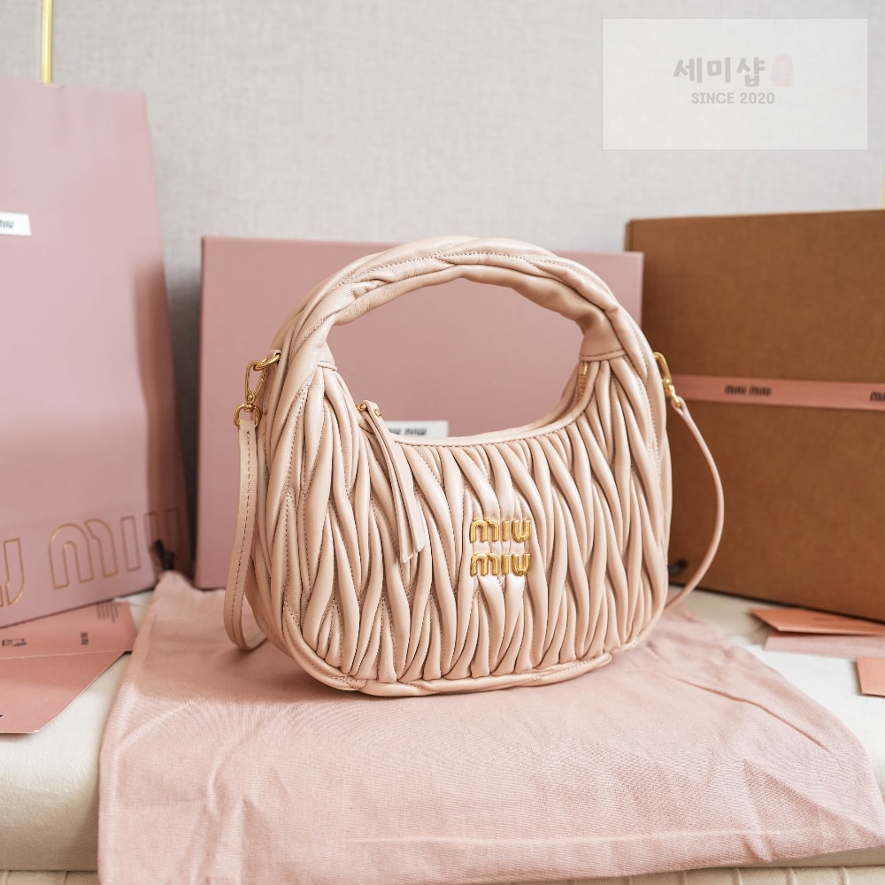 Miu Miu Miu Miu Wander Matelasse Nappa Leather Hobo Bag 7번 이미지